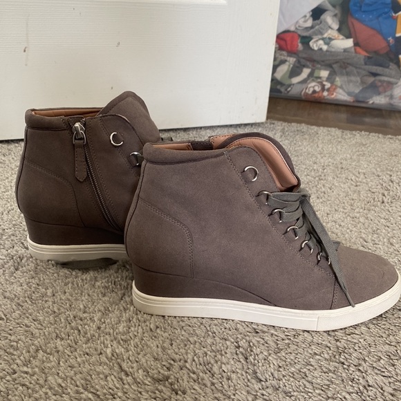 Women’s Size 7.5 Boots - Picture 4 of 5